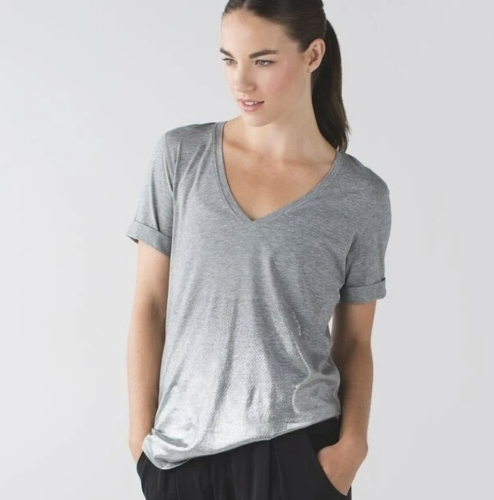 Lululemon Love Tee II  Medium Gray Deep V Neckline Sz 8-10